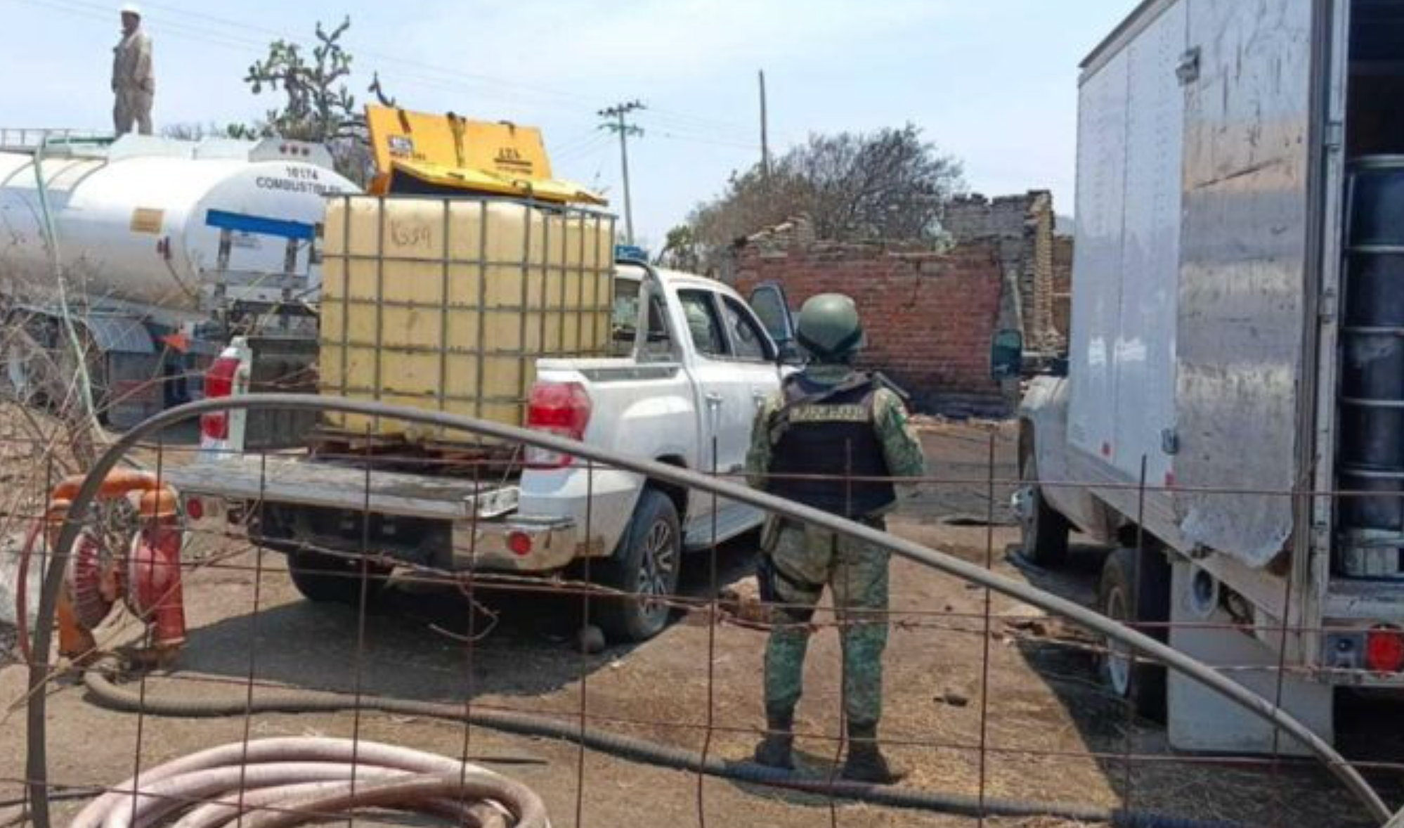 Decomisan 14 mil litros de hidrocarburo en Degollado, Jalisco